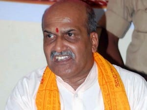 14-pramod-muthalik-600