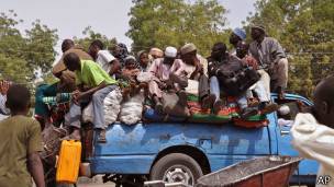 nigeria_maiduguri_people_flee_304x171_ap