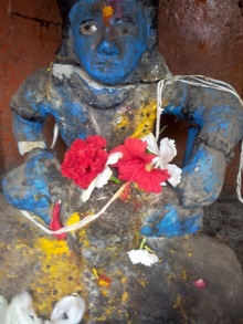 तोड़फोड़ की गई श्री ब्रह्मदेव की मूर्ति