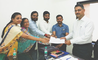 नासिक में उपजिलाधिकारी श्री. खेडेकर को ज्ञापन प्रस्तुत करते हुए धर्माभिमानी
