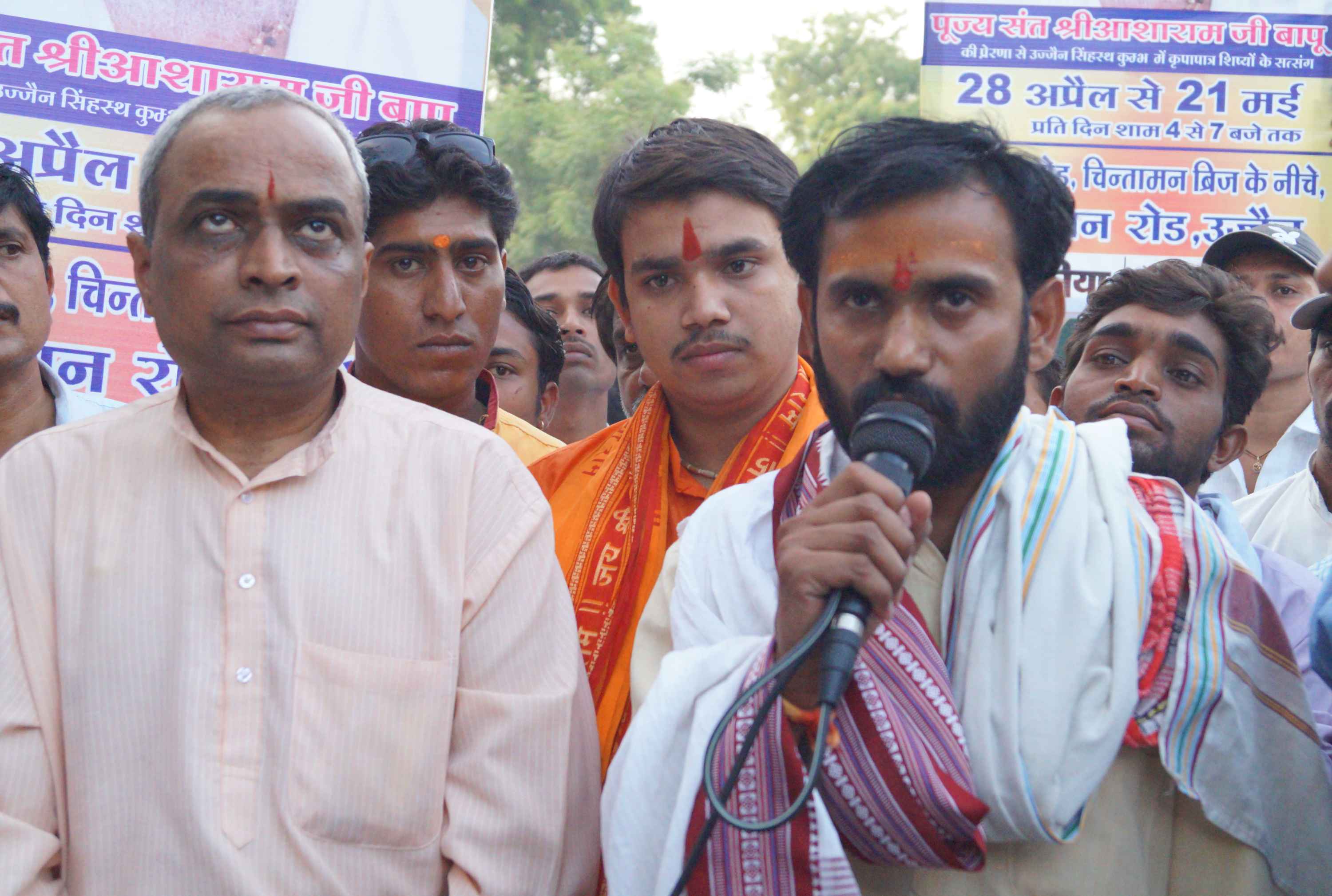 फेरी को संबोधित करते हुए वृंदावन के स्वामी धनश्यामानंदजी महाराज