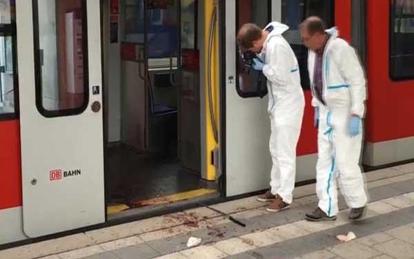 Germany-Train-passengers-in-a-crazy-attack-from-the-ax-and-knife-injuries-to-20-people