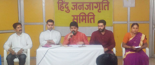 पत्रकार परिषद में बार्इं ओर से श्री. जितेंद्र हजारे, श्री. शिवकुमार पांडे, श्री. नरेंद्र सुर्वे, श्री. दीप्तेश पाटिल एवं श्रीमती नयना भगत
