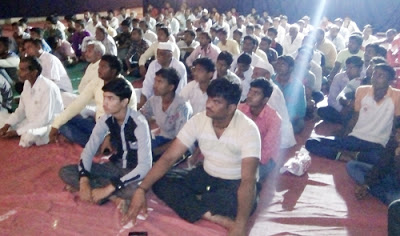 मेले में उपस्थित हिन्दू धर्माभिमानी