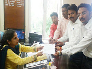 महापालिका उपायुक्त श्रीमती कविता द्विवेदी को ज्ञापन देते हुए धर्माभिमानी