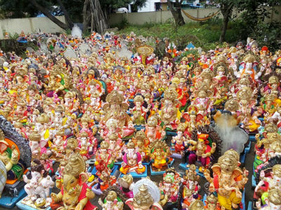 विसर्जन के ६ दिन पश्‍चात हुई गणेशमूर्तियों की अवस्था ....