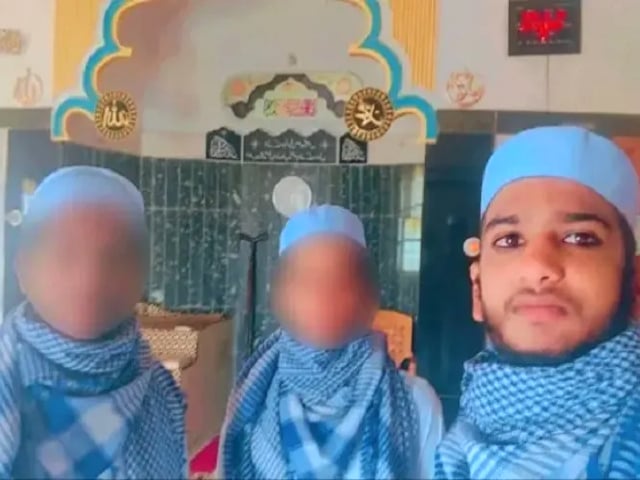 कर्नाटक : 17 साल के हिंदू को बनाया मुस्लिम, स्कूल बैग में मिली जालीदार टोपी से खुला राज