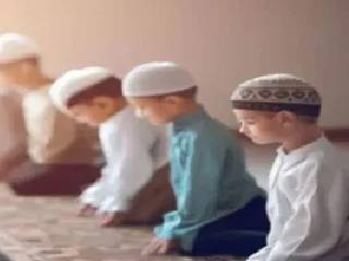 उत्तराखंड - प्ले स्कूल में ईद समारोह के नाम पर बच्चों को नमाज पढाने का वीडियो वायरल