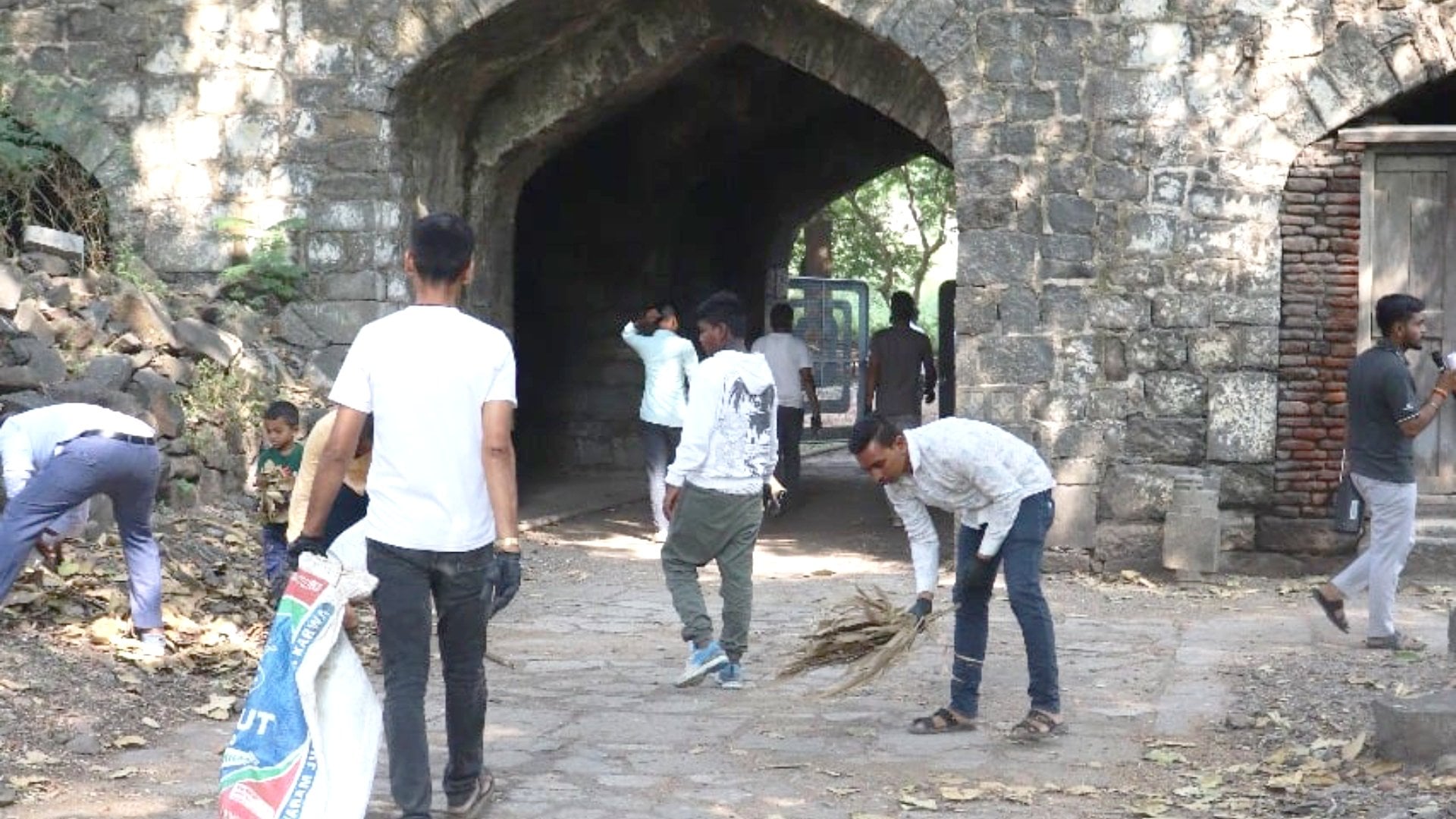 Solapur-fort-cleaning