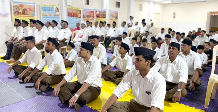 समारोह में उपस्थित स्वयंसेवक