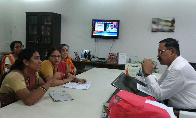 sunny_leone_thane_nivedan_charcha