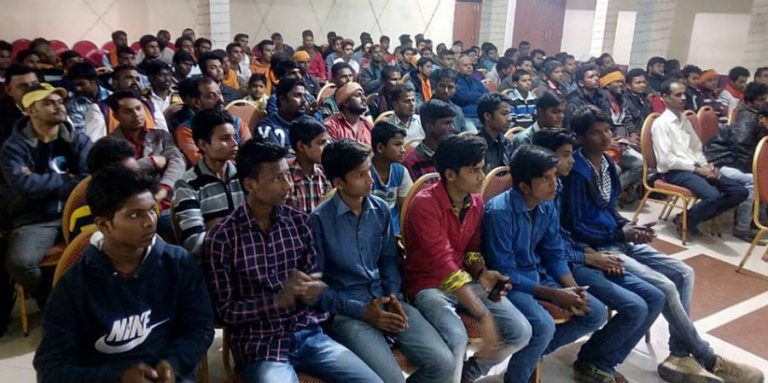 सभा में उपस्थित धर्माभिमानी
