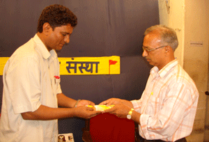 Sanatan's Shri. Nandu Mule honoring Shri. Dharmendraji Mudliyar, President, Hindu Manvadhikar Manch