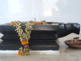 Shivling destroyed in Siddheshwar temple (photo2)