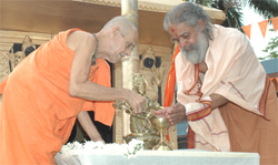 Sree Vishweshwar Thirtha Swamiji handing over <br />the Idol Of Lord Aiyyappa to Ayyappadas” title=”Sree Vishweshwar Thirtha Swamiji handing over <br />the Idol Of Lord Aiyyappa to Ayyappadas” /><br />
<br />Sree Vishweshwar Thirtha Swamiji handing over <br />the Idol Of Lord Aiyyappa to Ayyappadas
</div>
<p>Kasargod:</strong> To protest recent ordinance, plans to takeover temples and to form a separate Malbar Devasvam Board, Hindu Aikya Vedi (A RSS organ) has arranged a programme at Sree Mallikarjuna  Temple Kasargod, Kerala. A Rathyatra having a truck with a replica of Shabarimala Temple with Ayyappa Idol has been made. The rath will be moving from Kasargod to Trivandrum (Tiruananthapuram) from 9 to 25 th may. In between the rath will visit 143 places/ temples and will have 18 public meeting in the evenings. The inauguration of the Rath was made by lighting a lamp by Sree Vishweshwar Thirtha Swamiji of Pejavar Mutt, Udupi. To light the lamp the Fire (Jyothi) was brought from Kollur Mookambika Temple. Members of the HJS were participated in the programme. </span></p>
<p style=