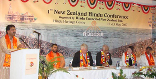 From Left Dr Guna Magesan, Swami Vigyananand, Sir Barry Curtis, Helen Clark and Shir. Vinod Kumar