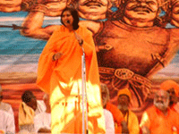Sadhvi Ritambhara addressing Hindus