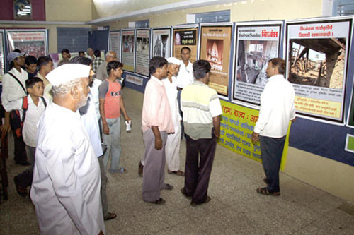 People visiting the photo-exhibition in Dhule People visiting the photo-exhibition in Dhule