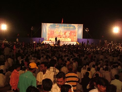 Huge audience of Hindu Dharmabhimanis present for Dharmasabha