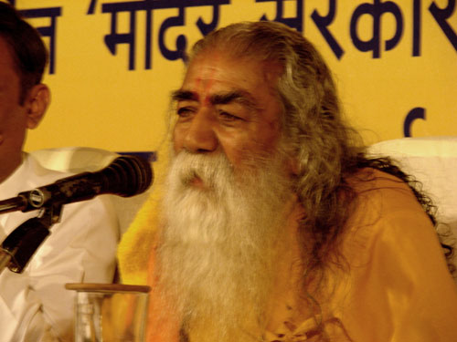 H.H. Purnanandswamiji giving speech in Dharmajagruti Sabha