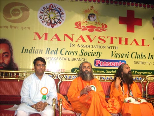 Shri. Ramesh Shinde, H.H. Pilot Baba & Swami Rajarishi Shiva (Disciple of Baba)