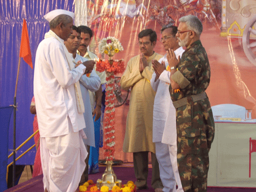 H.B.P. Vasant Redij Maharaj lighting the deep