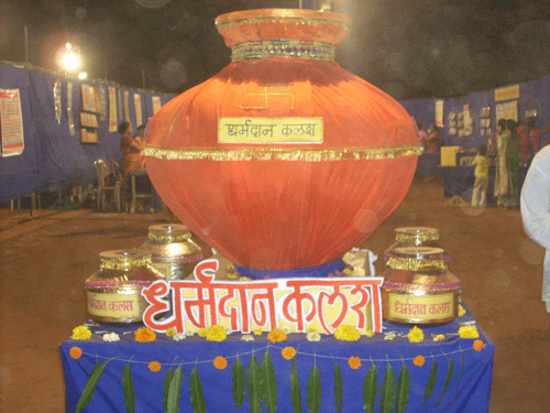 Dharmabhimanies donated spontaneously in <i>Dharmadan Kalash<i>” title=”Dharmabhimanies donated spontaneously in <i>Dharmadan Kalash<i>” /><br />
<br />Dharmabhimanies donated spontaneously in <i>Dharmadan Kalash<i>
</div>
</td>
</tr>
</tbody>
</table>
</div>
<h3>Non-observance of religion responsible for present sordid state of the country &ndash; Dr. Narenda Date</h3>
<p>&ldquo;The fact that the Hindus have deviated from following dharma in day-to-day life is mainly responsible for the present sordid condition of the society and the country. To change the situation, the Hindus should understand the importance of Vyashati and Samashti spiritual practice and do the sadhana accordingly,&rdquo; said Dr. Narendra Date of Sanatan Sanstha. He added, &ldquo;If we consider why our ancestors were happy, we will understand that they were following the religion with faith. The festivals and holy festivals were observed on the dates as per Hindu calendar. This was so because on that date the principle of the particular Deity descends on the earth on a larger scale which in turn helps the devotees spiritually. Sanatan Sanstha is imparting guidance through satsangs at various places about spiritual practice.&rdquo;</p>
<div align=