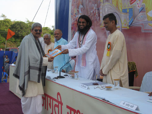 Felicitation of Shri. Virendra Marathe, Daily Sanatan Prabhat