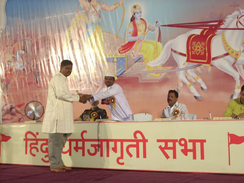 Felicitation of Shri. Rajaram Chaugule, Daily Sanatan Prabhat