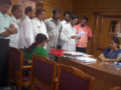 Hindu Dharmabhimanis handing over the memorandum to DC Sou. Hemalatha