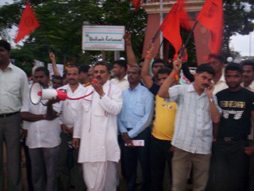 Shri.Raghavendra Achaya of VHP addressing Hindus