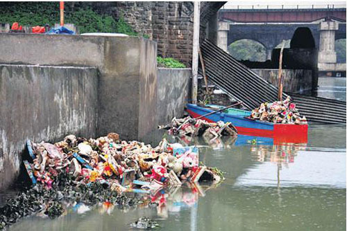 Ganesha Idols thrown in river by PMC employees