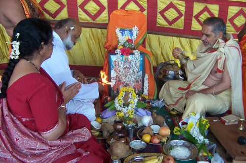 Hindus performing rituals at Dattapeetha - 1