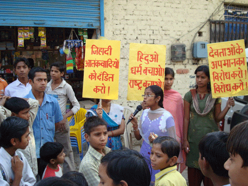 Seekers demonstrating through road play