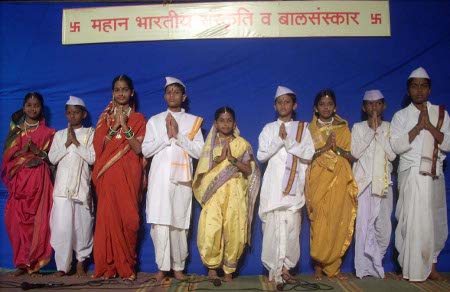 Child seekers of Sanatan Sanstha displaying importance of Hindu Dharma