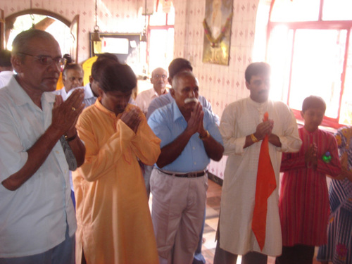 HJS members & others doing Prarthana of Sree Hanuman
