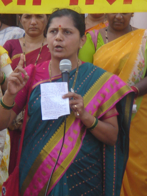 Sau. Shubha Sawant addressing the crowd