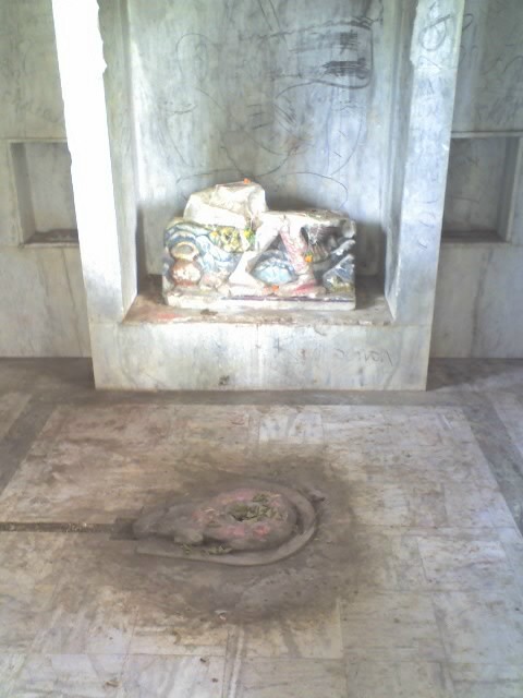 Idols damaged by anti-HIndus in Shiva Parvati Temple Idols damaged by anti-HIndus in Shiva Parvati Temple