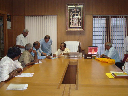 HJS members with Endownment Minister (Right) & Endowment Commissioner