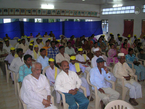 Devout Hindus present for HJS meeting