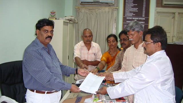 HJS members submitting memorandum to Collector about NCERT