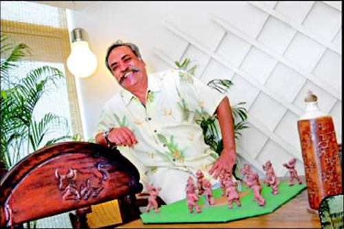 Piyush Pandey with Lord Ganesha Idols