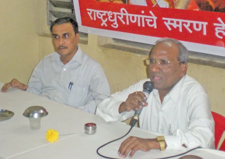 Adv. Vishwas Bhide & Adv. Kesarkar addressing Advocates' Seminar