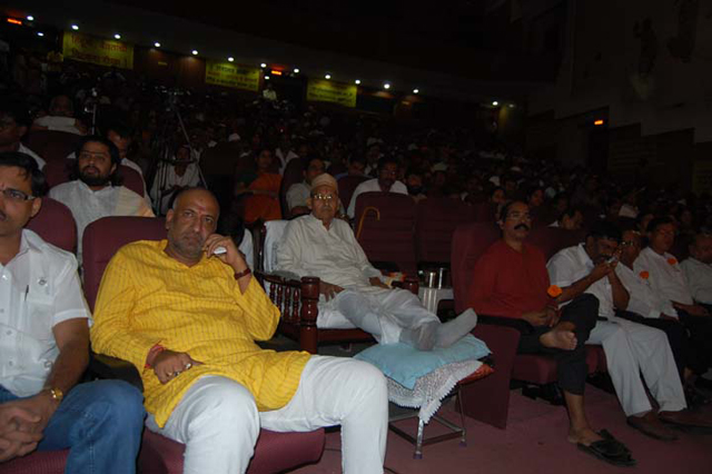 Saint H.H. Pande Maharaj (whose foots are on pillow) was present for Dharmajagruti Sabha