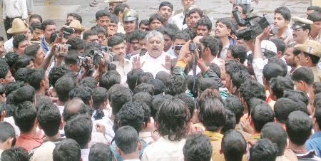 Sri Ram Sena activists rounded up around Ex-MLA Mr. Shetty of BJP