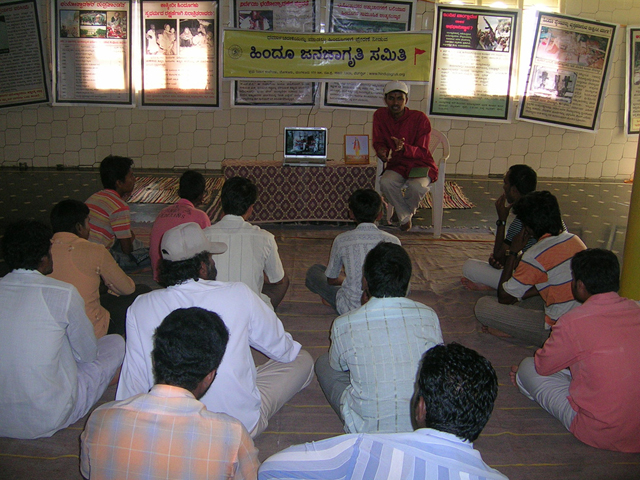 Mr. Mohan Gowda, HJS addressing devout Hindus in the meeting