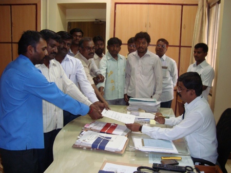 Devout Hindus submitting Dharmasabha resolution to District Collector