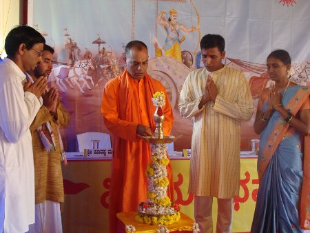 Shri Shri Sadguru Brahmanand Saraswati Swamiji Inaugurating Hindu Dharmajagruti Sabha