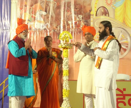 Inauguration of Hindu Dharmajagruti Sabha by lighting a Samai (A Lamp)