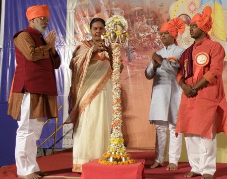 Inauguration of Hindu Dharmajagruti Sabha by lighting Samai (An oil lamp) by dignitaries